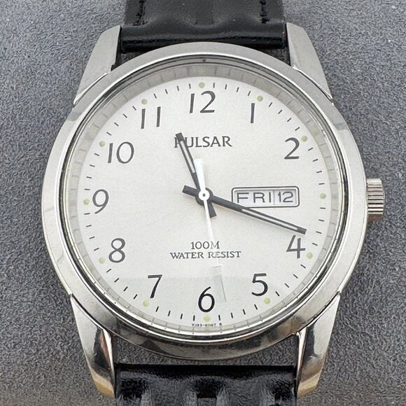 1990's Pulsar Solid Stainless Steel Watch with day and date at 3 - Picture 1 of 8